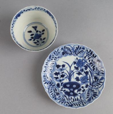 Blau-weißes Schälchen und Untertasse, Kangxi Periode, - Antiquitäten