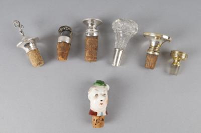 Konvolut aus sieben Flaschenstöpseln, 20. Jahrhundert - Antiquariato