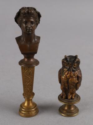 Petschaft mit Bacchus und Petschaft mit Eule aus Bronze, um 1900 - Antiquitäten