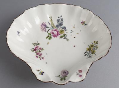 Große Muschelschale mit Deutschen Blumen, Meissen 2. Drittel 18. Jh. - Starožitnosti