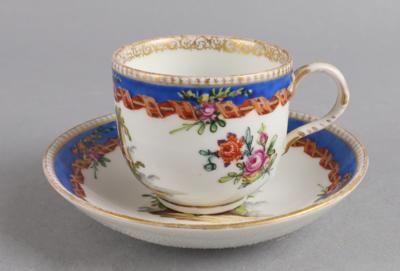 Mokkatasse und Untertasse mit Hausmalerdekor, Meissen Weißware 18. Jh. mit späterer Bemalung - Starožitnosti