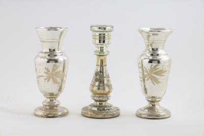 "Bauernsilber" - 2 Vasen und 1 Kerzenleuchter, - Antiquitäten