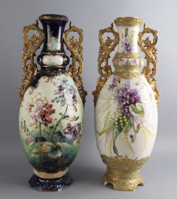 Großes Vasenpaar mit Floraldekor, Ernst Wahliss, Turn-Wien, um 1900/15 - Antiquitäten