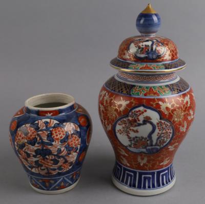 2 kleine Imari Vasen, Japan, 20. Jh., - Works of Art