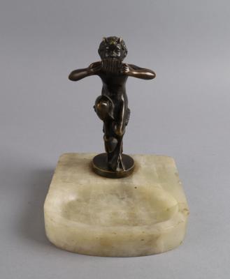 Flöte spielender Faun auf Onyxschale, bezeichnet Mix, um 1900/15 - Antiquitäten