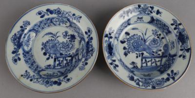 2 blau-weiße Schalen, China, 19. Jh., - Antiquariato