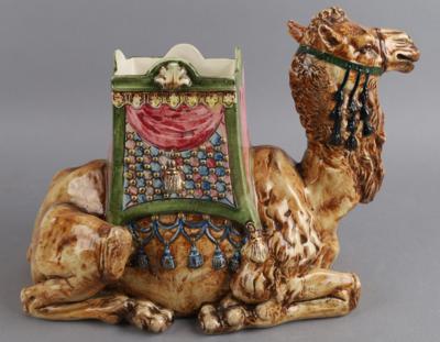 Jardiniere in Form eines liegenden Kamels, - Antiquitäten