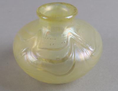 Kleine Vase, Raffinierie und Glasfabrik Fritz Heckert, Entwurf: wohl Otto Thamm, 1901 - Antiquariato