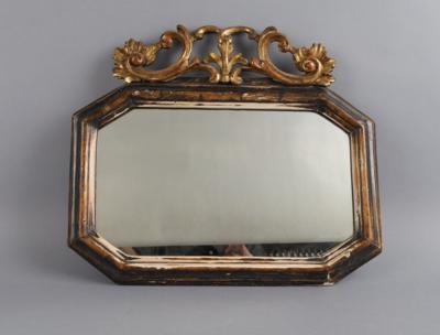 Polygonaler Spiegel mit barockisierendem Aufsatz, - Antiquitäten