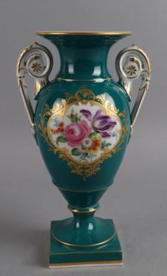 Volutenvase mit Blumenbukett, Meissen 1975 - Antiquariato