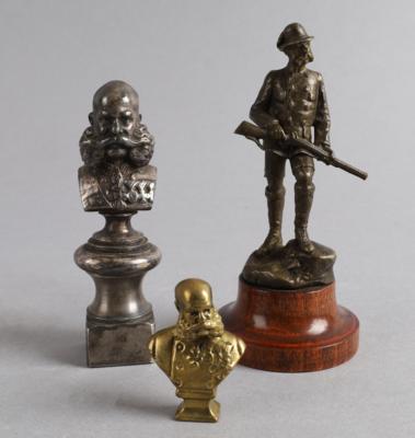 Kaiser Franz Joseph I. - 2 kleine Büsten, 1 Statuette, - Antiquariato