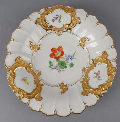 Prunkteller mit Blumendekor, Meissen 1968 - Antiquariato