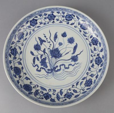 Blau-weißer Teller, China, 20./21. Jh., - Antiquariato