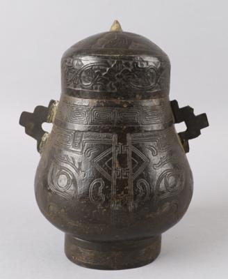 Bronze Deckelvase, China, Ming Dynastie, - Antiquitäten