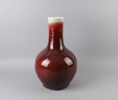 Kupferrot glasierte Vase, China, 1. Hälfte 20. Jh., - Antiquitäten
