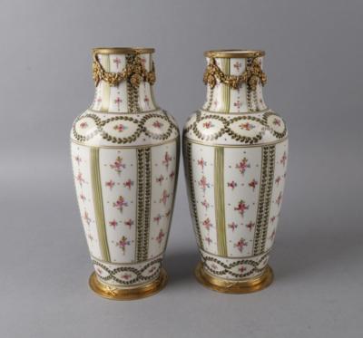 Paar Vasen, - Works of Art