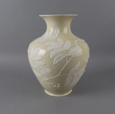 Vase mit reliefiertem Zweigdekor, Philipp Rosenthal  &  Co., Selb Bavaria, 1940 - Starožitnosti