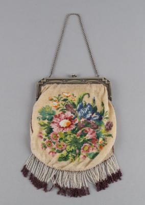 Perlentasche mit buntem Blumenbouquet, - Antiquitäten