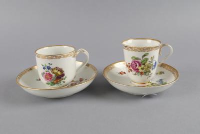 Zwei verschiedene Tassen mit Untertassen, Kaiserliche Porzellanmanufaktur, Wien um 1788/89, - Antiquariato