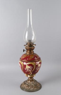 Petroleumlampe mit Floraldekor, Böhmen, um 1900 - Antiquariato