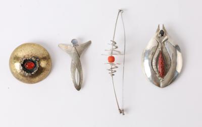 Vier Broschen in modernistischem Stil, zwei davon aus Silber - Antiquitäten