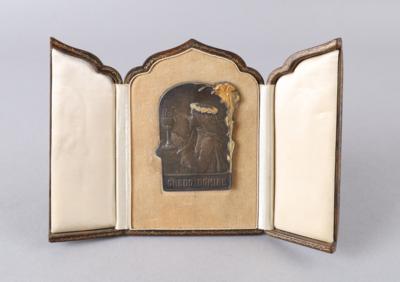 P. Lenoir, Jugendstil Triptychon mit Plakette Credo Domine, um 1900 - Antiquitäten