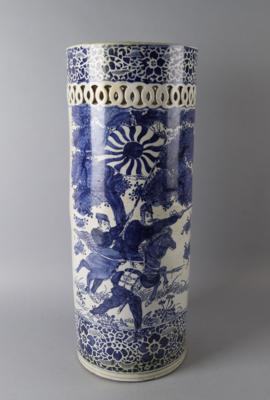 Blau-weiße Bodenvase oder Schirmständer, - Works of Art