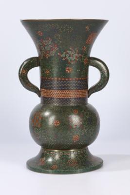 Cloisonné Henkelvase, - Works of Art