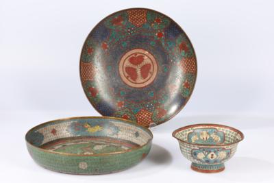 Cloisonné Teller, kleine tiefe und große Schale, - Antiquariato