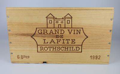 1992 Château Lafite-Rothschild, Bordeaux, 92 Falstaff-Punkte, 6 Flaschen, in OHK - Wines and Spirits