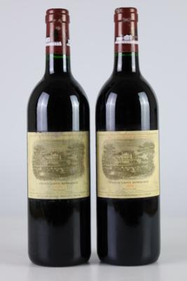 1994 Château Lafite-Rothschild, Bordeaux, 93 Wine Spectator-Punkte, 2 Flaschen - Die große Herbst-Weinauktion powered by Falstaff