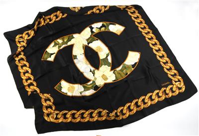 CHANEL Carré - Vintage fashion and accessories