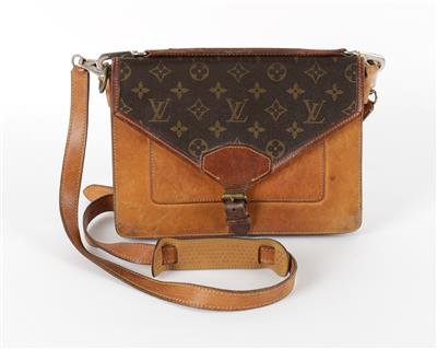 Sold at Auction: Vintage Louis Vuitton Monogram PM Crossbody Bag