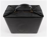 LOUIS VUITTON Vanity Kosmetikkoffer, - Handtaschen & Accessoires 2021/04/21  - Realized price: EUR 1,000 - Dorotheum