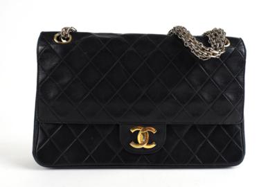 CHANEL Classic Medium Double Flap Bag, - Kabelky a doplňky