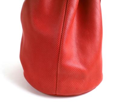 LOUIS VUITTON Twist Bucket Bag, - Handtaschen & Accessoires 2022/10/12 -  Realized price: EUR 1,400 - Dorotheum