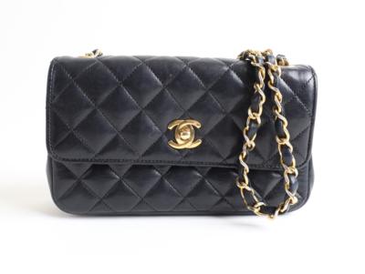 CHANEL Crossbody Bag, - Handtaschen & Accessoires