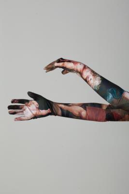 Opern-Handschuhe - Mode von Florentina Leitner, 21 Looks inspiriert von Kunstwerken aus dem Dorotheum