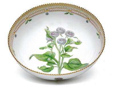 Flora Danica dish, ‘Arctium Lappa Müll.’, - Glass and porcelain