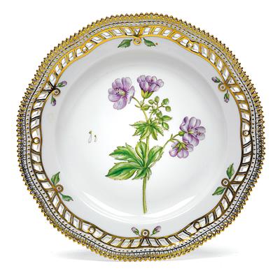 Flora Danica plate with ‘Geranium silvaticum L.’, - Glass and porcelain