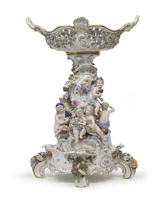 Large centrepiece with 8 children and base, - Glass and porcelain