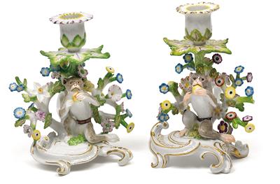 A pair of candlesticks with monkeys, - Glass and porcelain