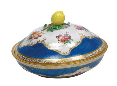 A lidded bowl, - Sklo, Porcelán
