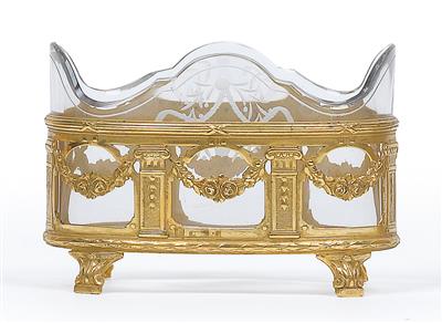 A jardinière with glass liner and gilt mount, - Vetri e porcellane