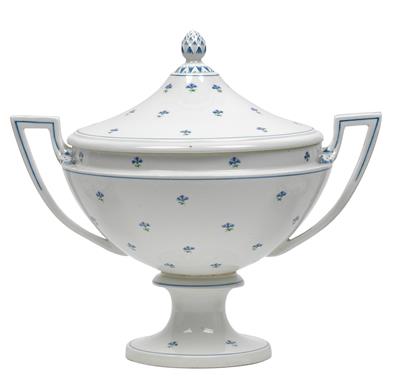 A neoclassical lidded tureen, serving as an epergne, - Sklo, Porcelán