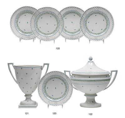 A neoclassical vase, - Vetri e porcellane