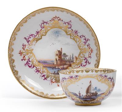A small cup with saucer, - Sklo, Porcelán