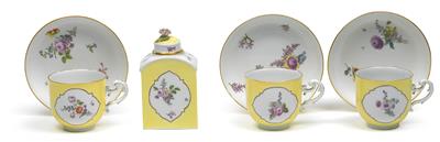 A tea caddy with lid and 3 cups with saucer, - Sklo, Porcelán