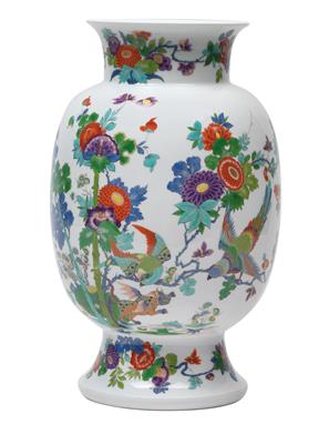 A baluster vase with ‘indianisches’ decor, - Sklo, Porcelán