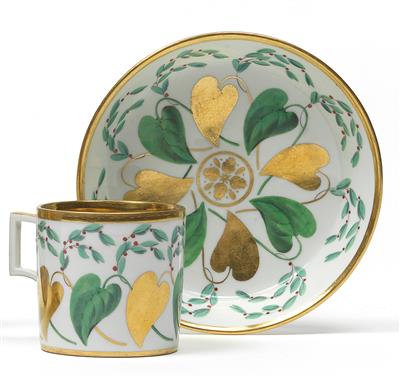 A decor cup and saucer, - Vetri e porcellane